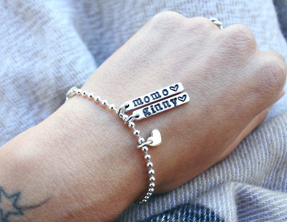 Bracciale ciondoli cuore e due targhette in argento 925 - immagine 2